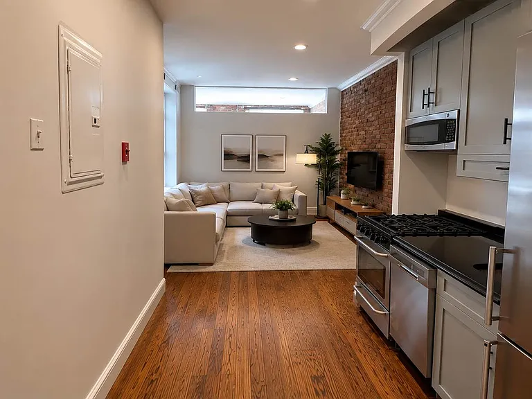 202 E 13th St #4E — Photo 1