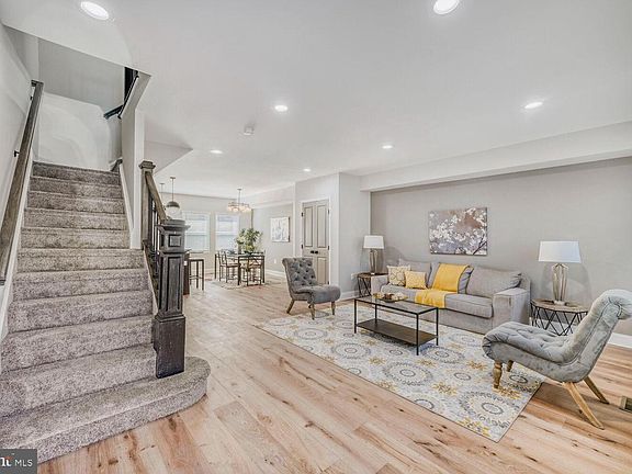 3rd image of 5436 Narcissus Ave