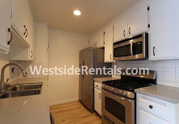 5th image of 1823 Holmby Ave APT 301