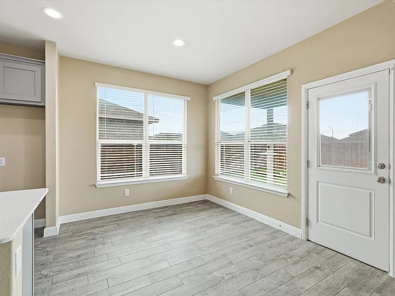 704 Wilmott Ter — Photo 19