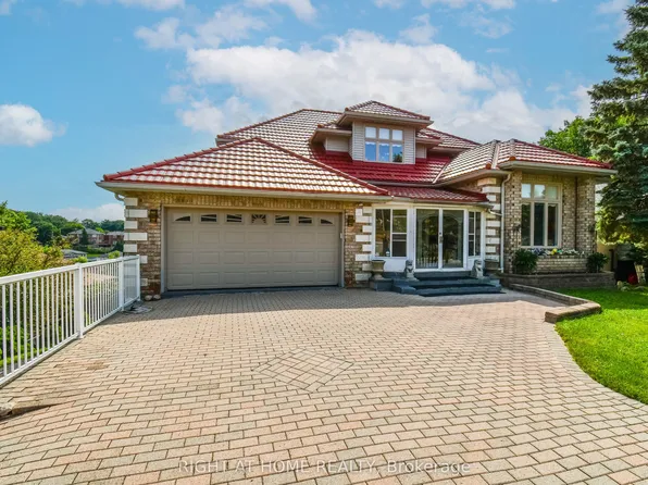 11 Thackeray Cres, Barrie, ON L4N 6J6