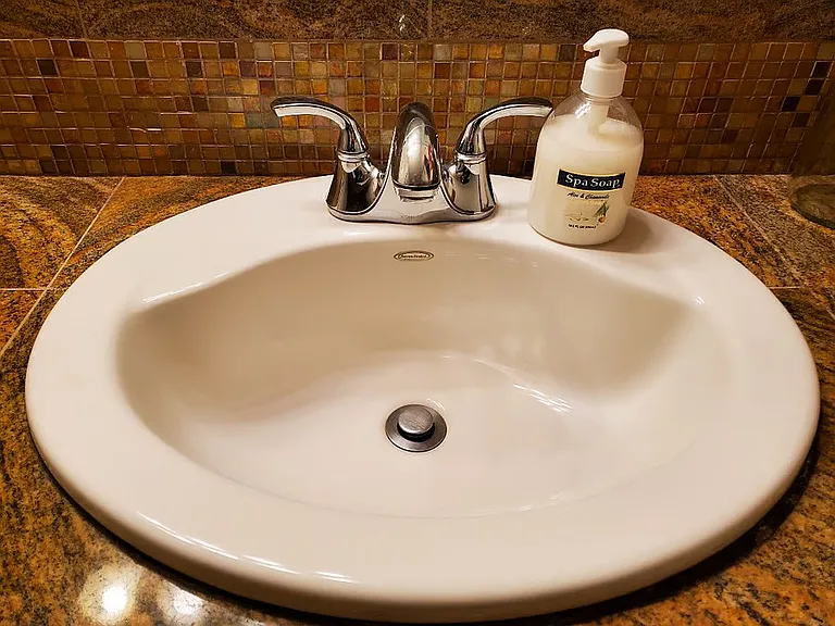 886 Lakewood Dr — Photo 15