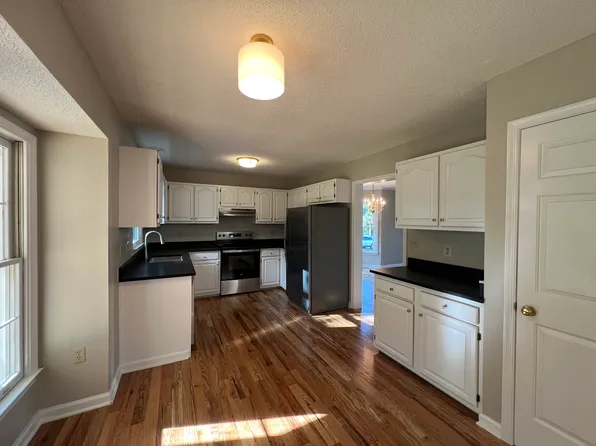 10 Winterthur Ct, Greer, SC 29650