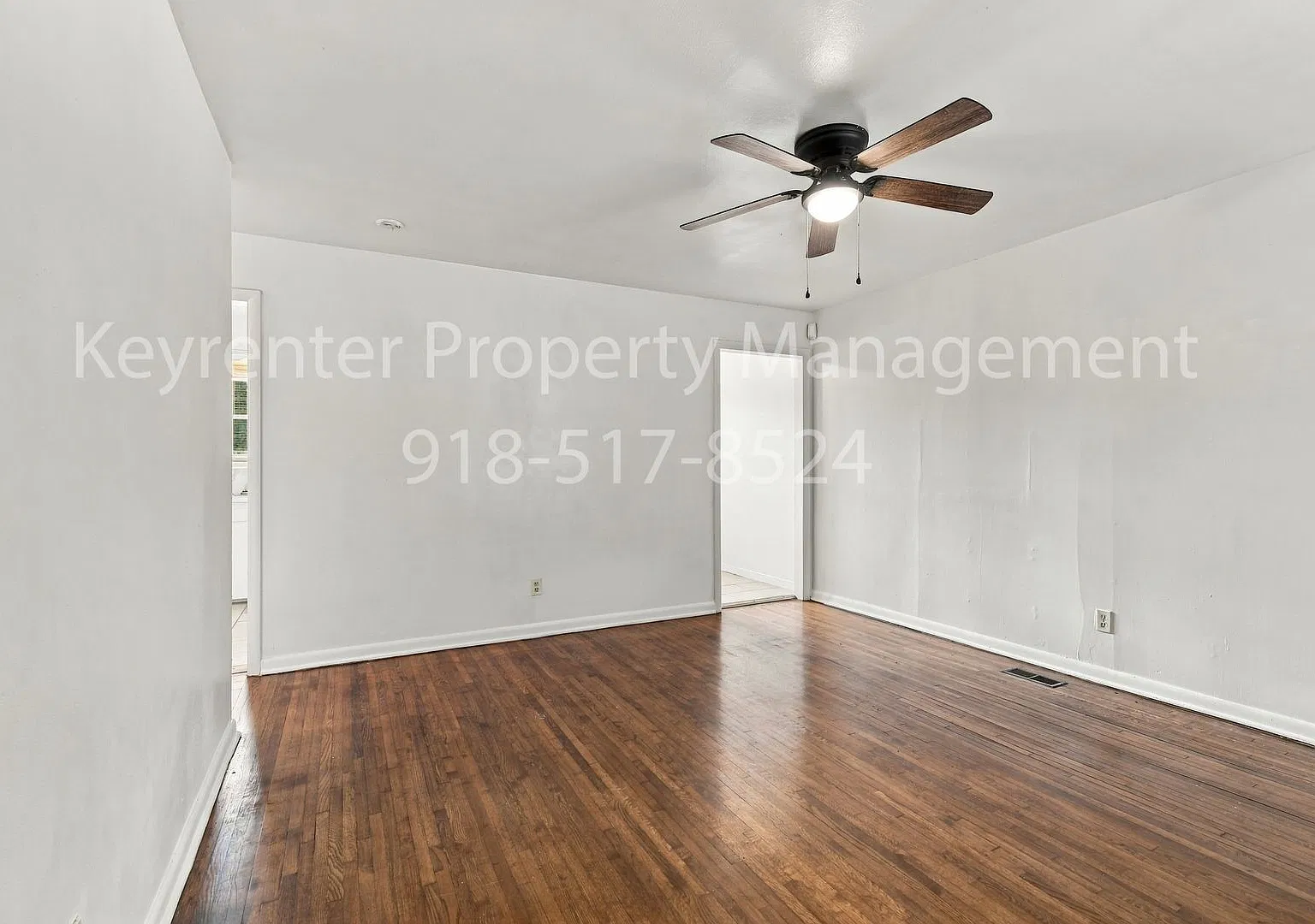 3 Bedroom 1 Bathroom with Attached Garage and Fenced in Yard! — Photo 3