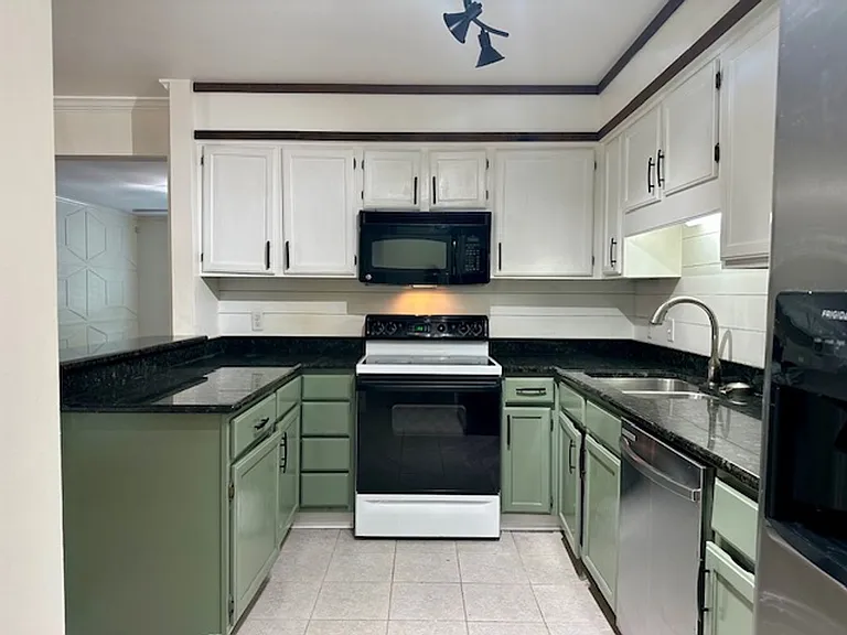 104 Carlyle Cir — Photo 10