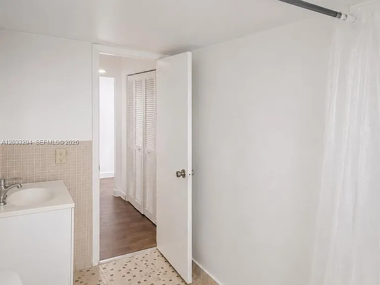 1610 Lenox Ave #412 — Photo 8