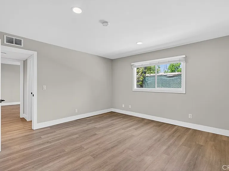 8416 Burnet Ave #7 — Photo 15