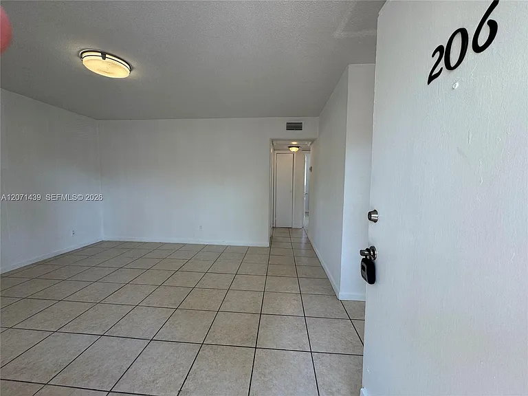 4732 SW 33rd Ave #206 — Photo 1