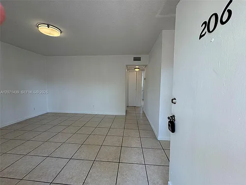 4732 SW 33rd Ave #206 Photo 1