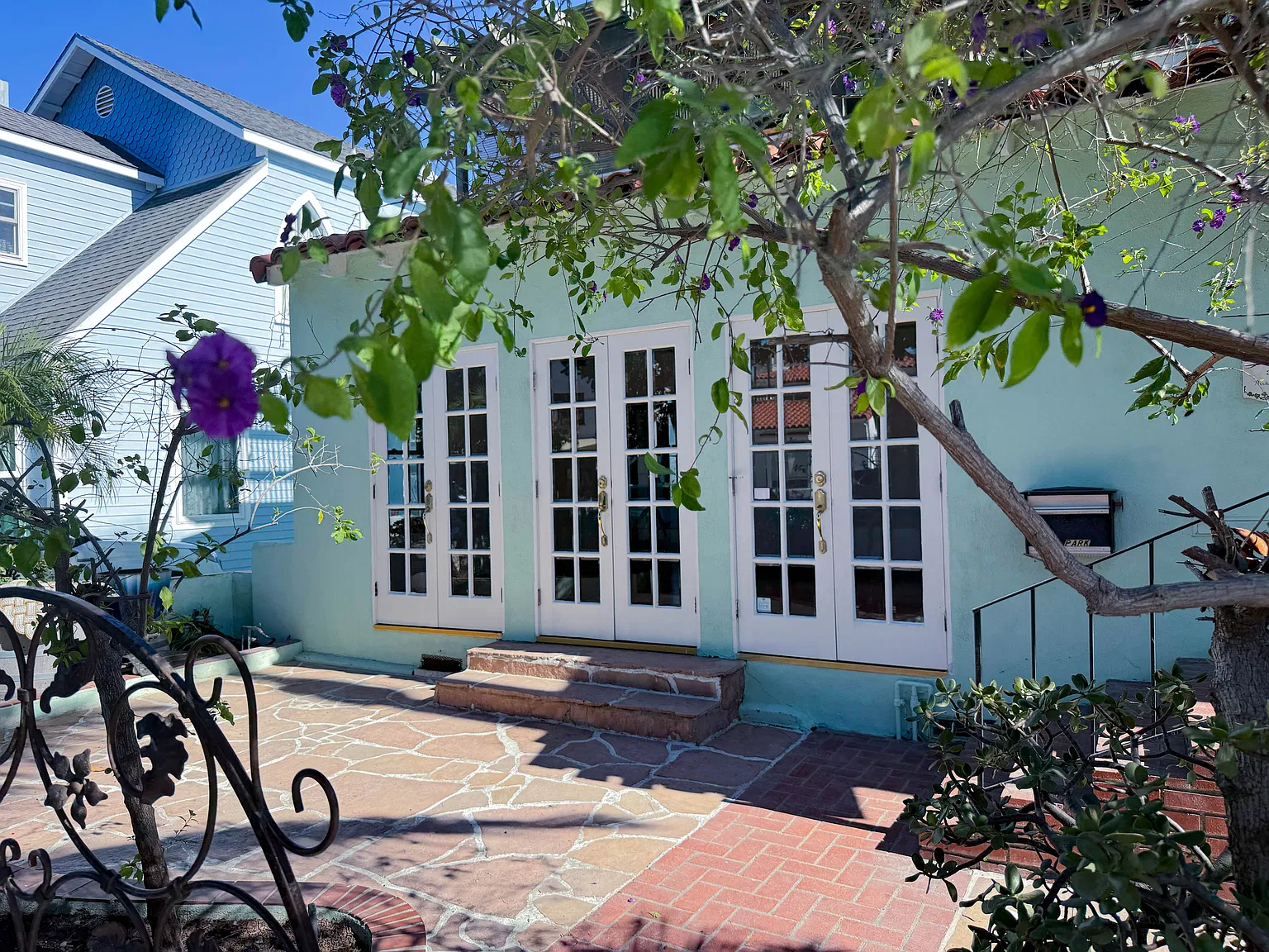 3 bed, 1350 sqft, $4,295 — Photo 1