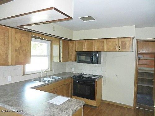 5th image of 2983 Hope St