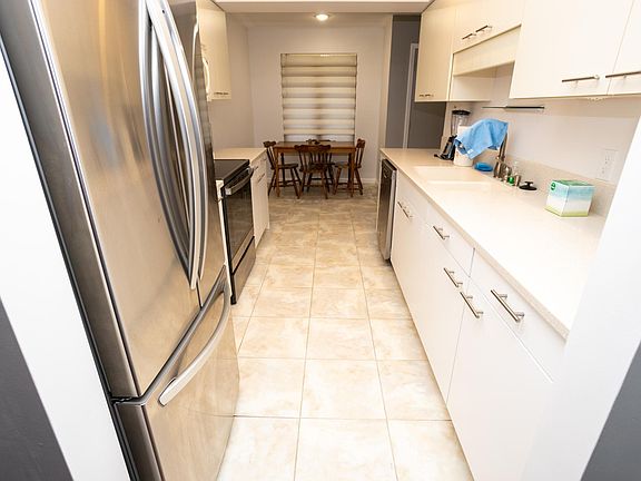 4th image of 3304 Thornbrook Ct #28