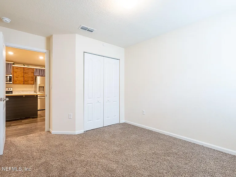 2446 Oak Stream Dr — Photo 32