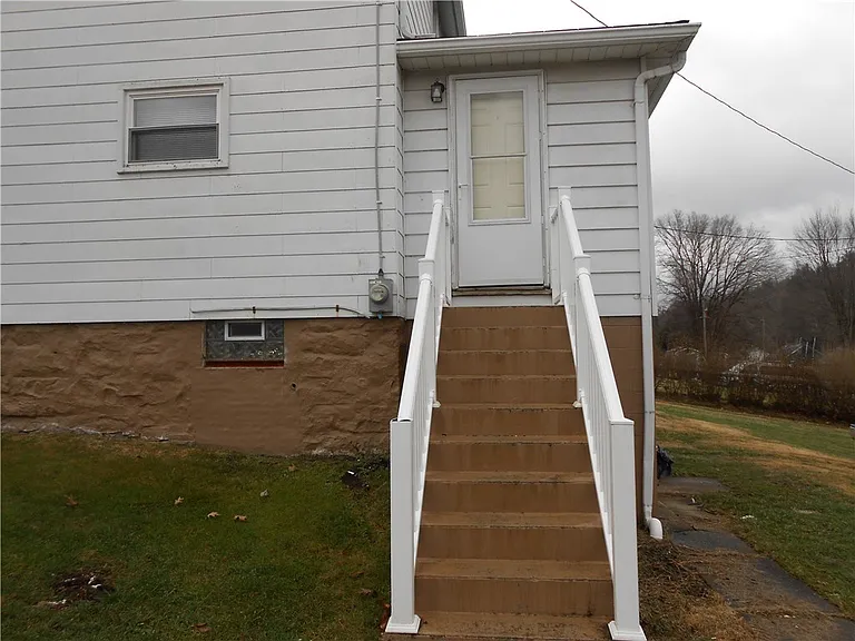 114 Grant St — Photo 5