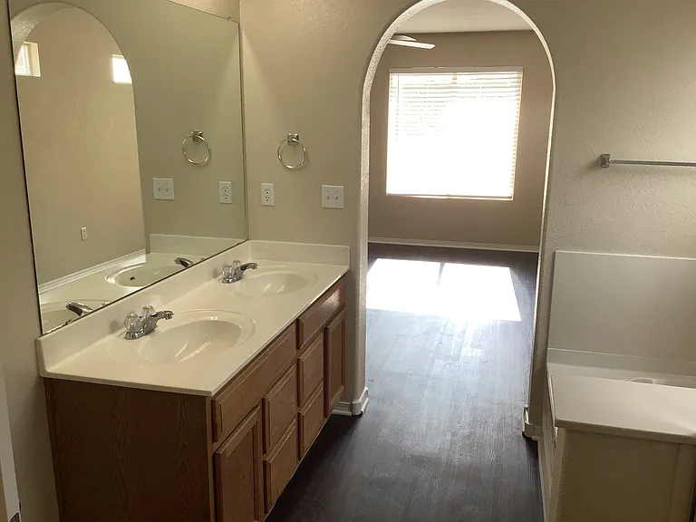 3809 Wayne Rd NE — Photo 14