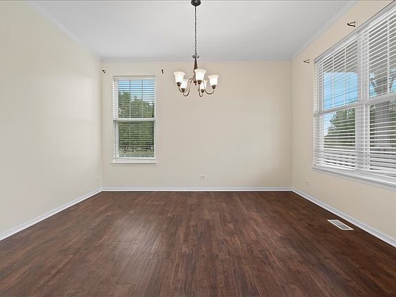 3rd image of 918 Heartland Park Ln