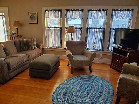 2nd image of 1337 McKinley Ave