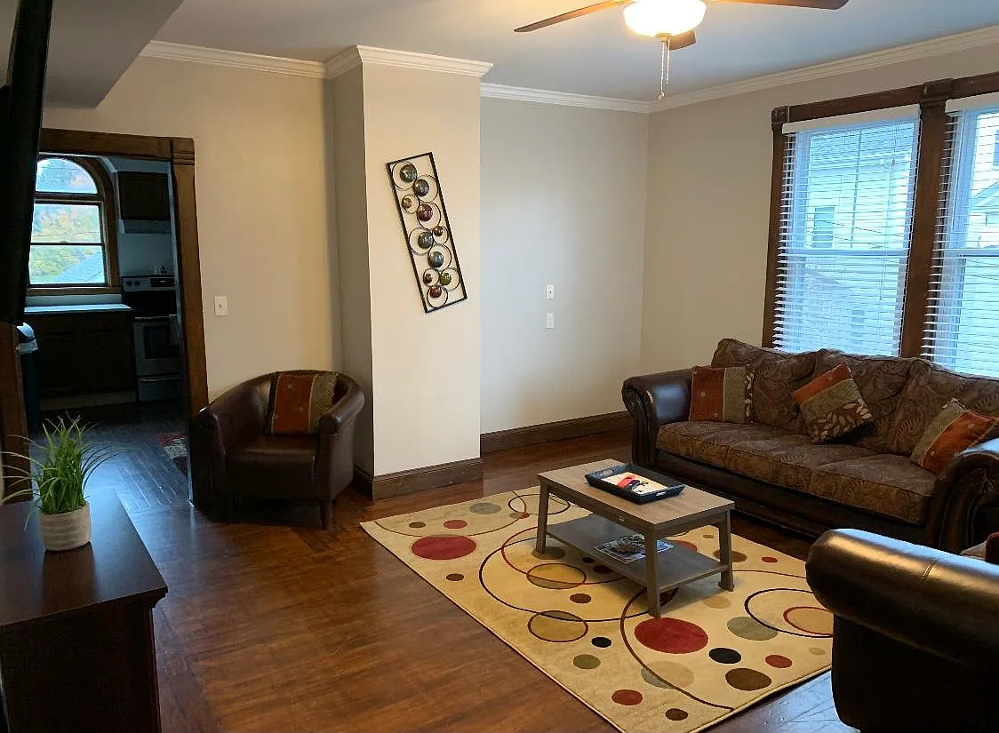 3 bed, $3,000 — Photo 4