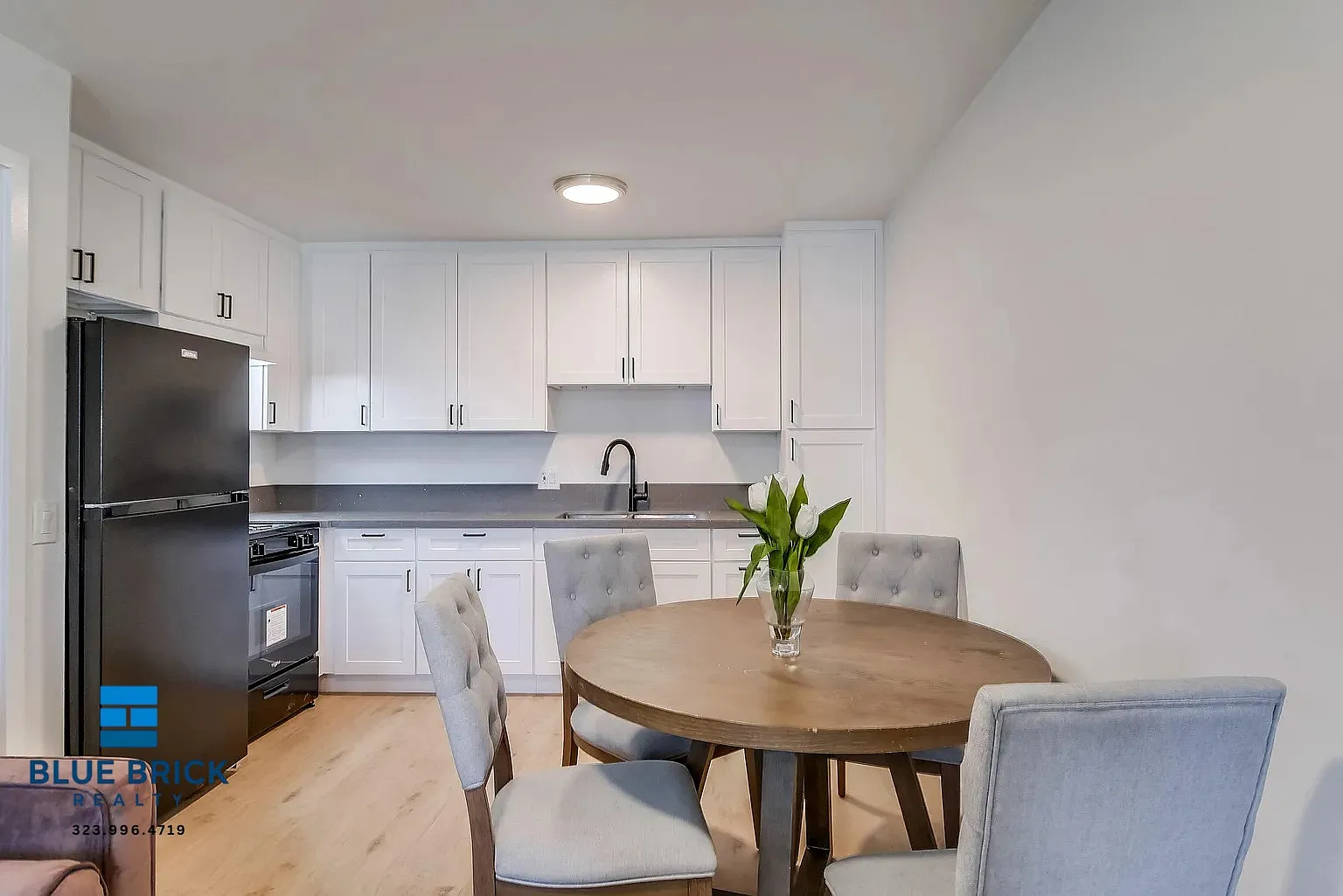 Charming 1BR Apartment with Everyday Convenience — Photo 4