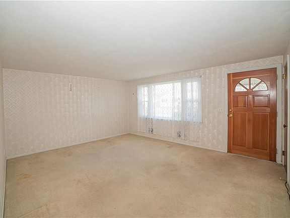5th image of 49 Griffin Dr