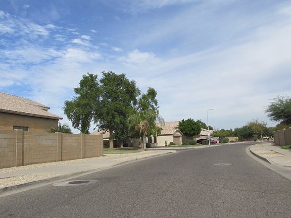 5th image of 2612 S 81st Ave