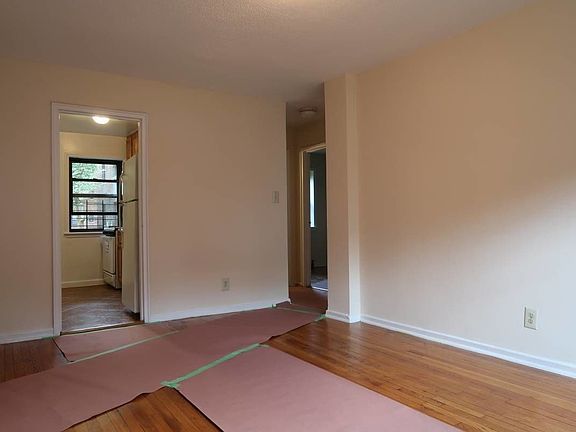 4th image of 20-80 28th St #1B