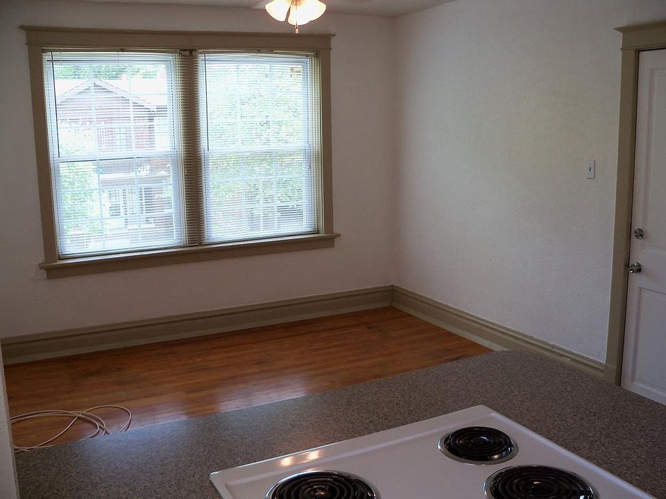 Living Room Pic 1