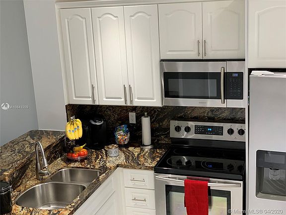 4th image of 711 SW 122nd Ave #711