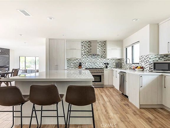 3rd image of 1406 W Janeen Way