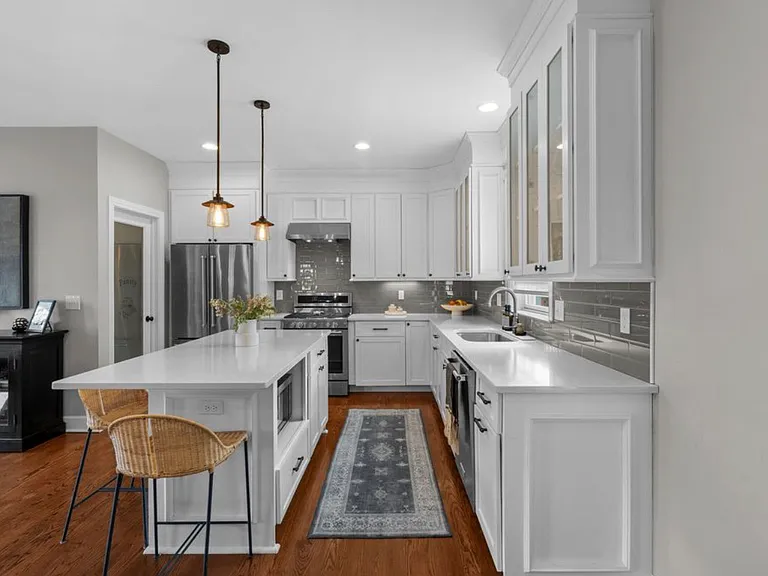 819 Irving Ave — Photo 34