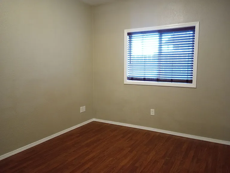 6475 Martin Pl — Photo 7