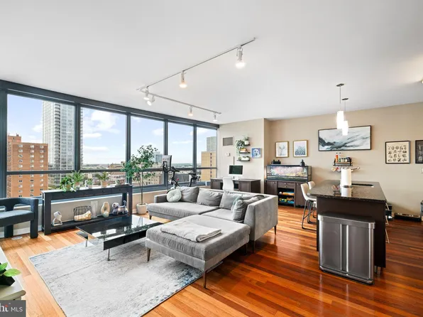 2101 Market St Unit 1104, Philadelphia, PA 19103
