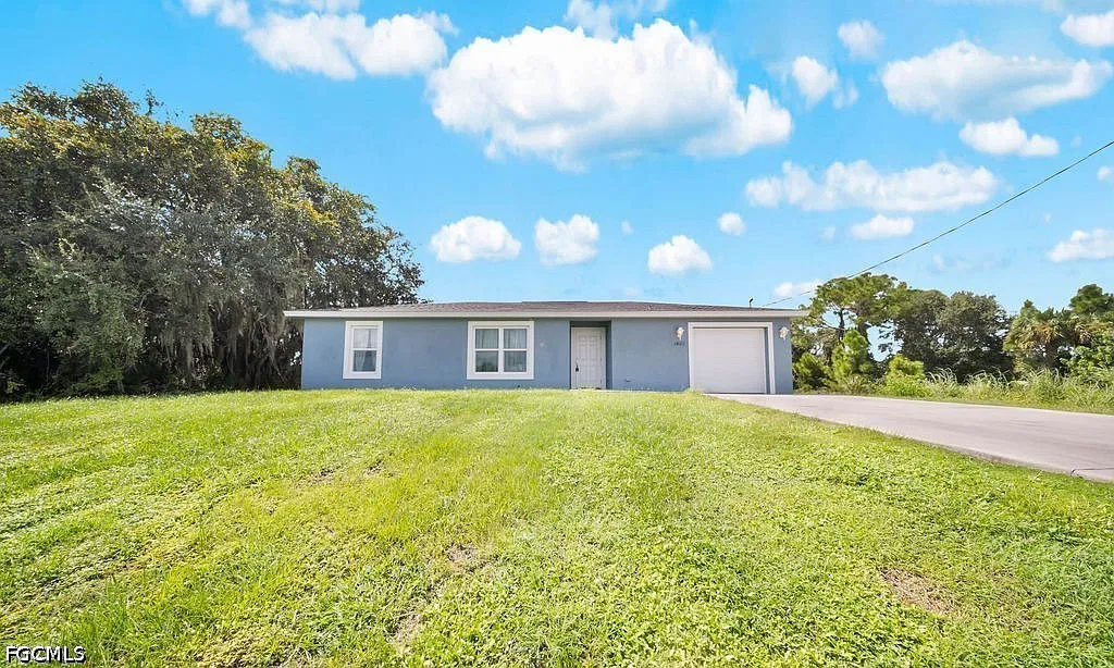 3 bed, 2.0 bath, 1212 sqft, $1,975 — Photo 1