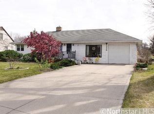 1776 Chatsworth St N, Roseville, MN 55113