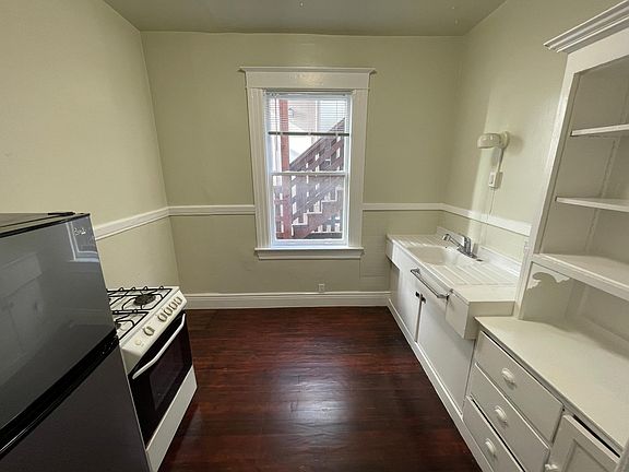 4th image of 708 Oak St APT 7