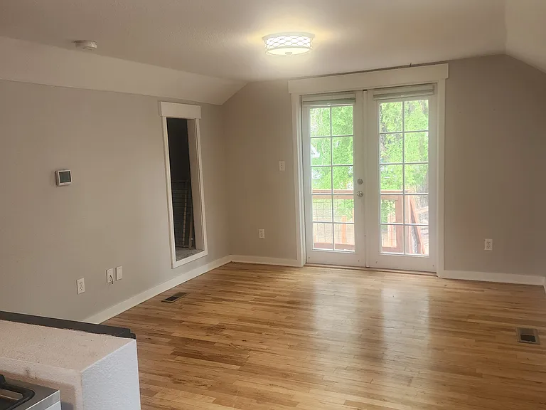 520 S Bryan Ave #C — Photo 2