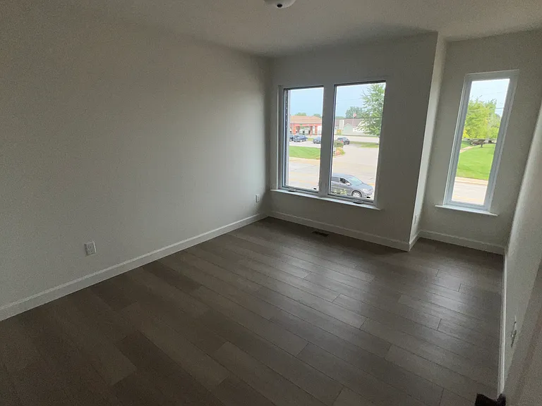 7907 Mexico Rd — Photo 28
