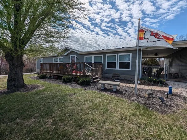 21 Spruce Ln, Lacygne, KS 66040