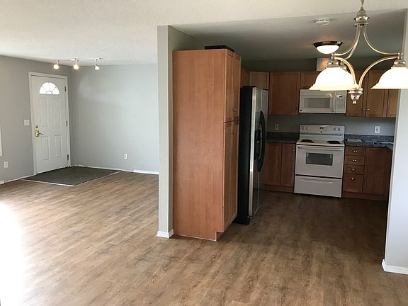 5th image of 833 Englund Ave