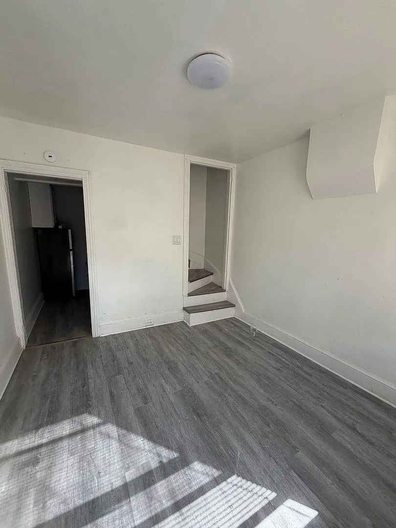 Single Family Home in the City of Reading — Photo 2