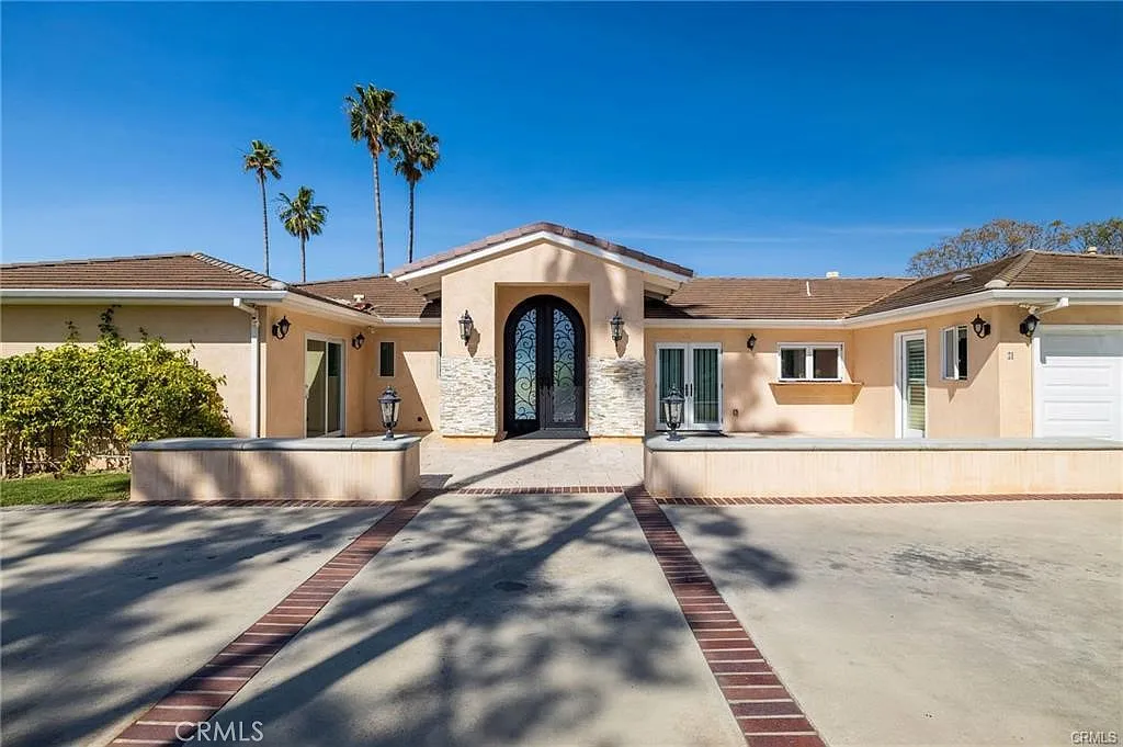 5 bed, 3547 sqft, $12,000 — Photo 1