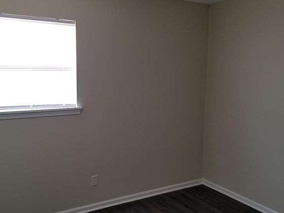 3rd image of 201 NE Orchard St APT 9