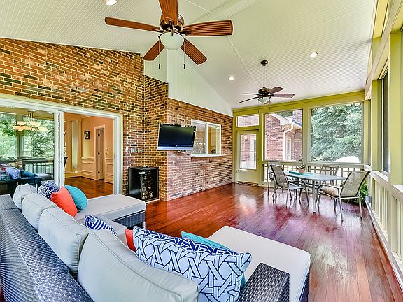 3rd image of 7003 Jardiniere Ct