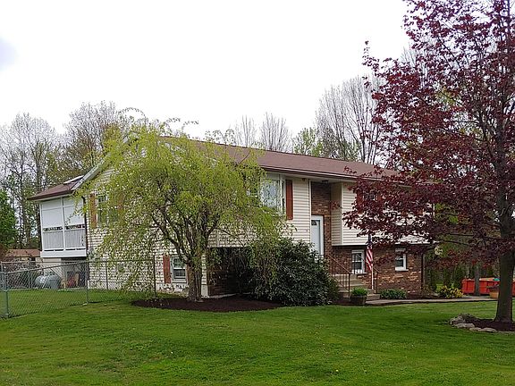 3rd image of 36 Hilltop Dr