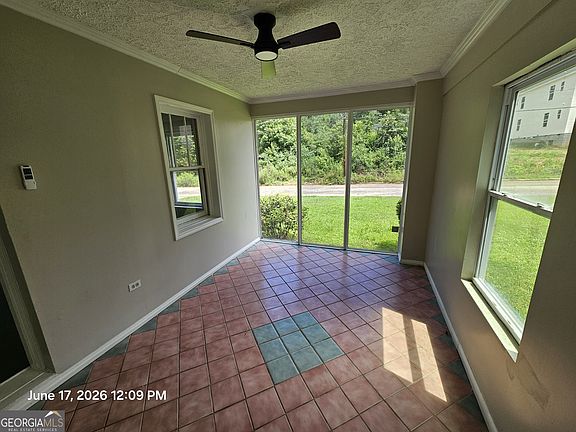 5th image of 989 Curry Pl