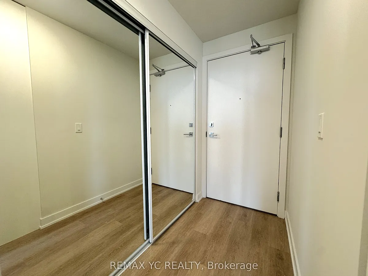 Building Photo - 15 Ellerslie Ave #1205