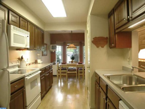 2nd image of 644 Danbury Ct
