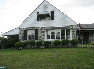 4 Woodhill Dr, Willow Grove, PA 19090