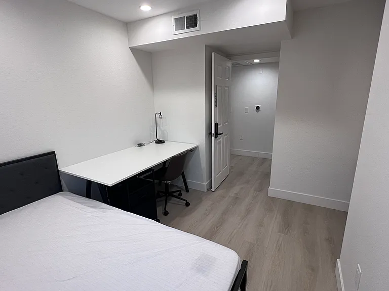 1224 W 37th Pl — Photo 113