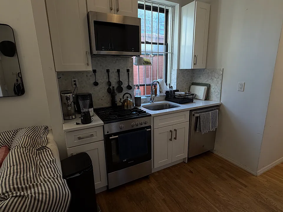 152 8th Ave #6S